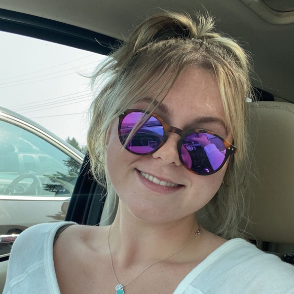 Meet your Posher, Haley - Picture 1 of 1